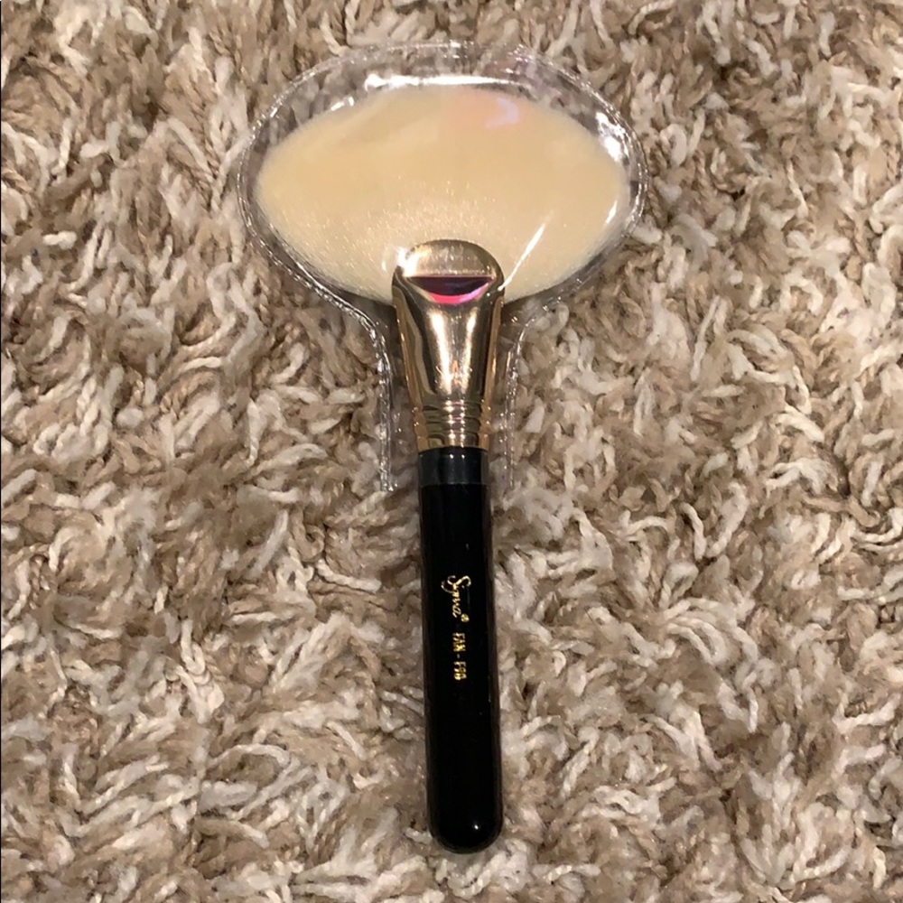 Sigma Fan Brush F90 Extravaganza